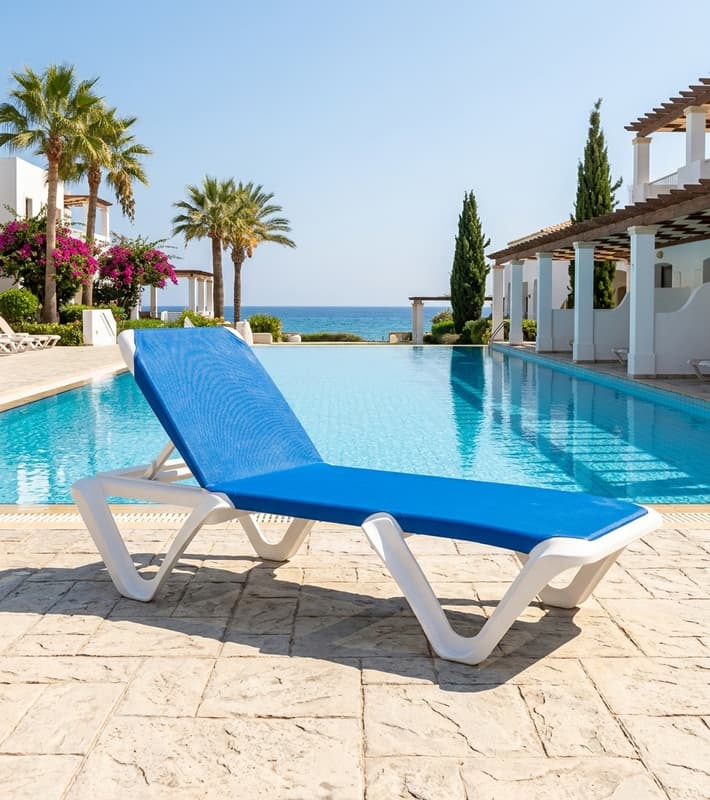 OUTDOOR SUNLOUNGER - EVA PRO - WHITE/SKY BLUE — уличная мебель на Кипре